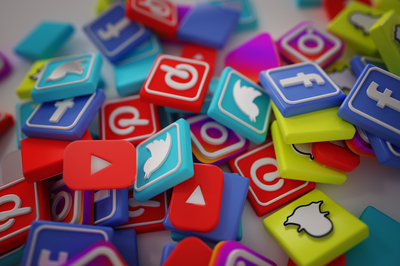 pile-of-3d-popular-social-media-logos.jpg